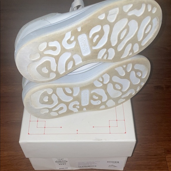 Children Alexander Mc Queen sneaker. Ok condition but overall still wearable. - Picture 4 of 4
